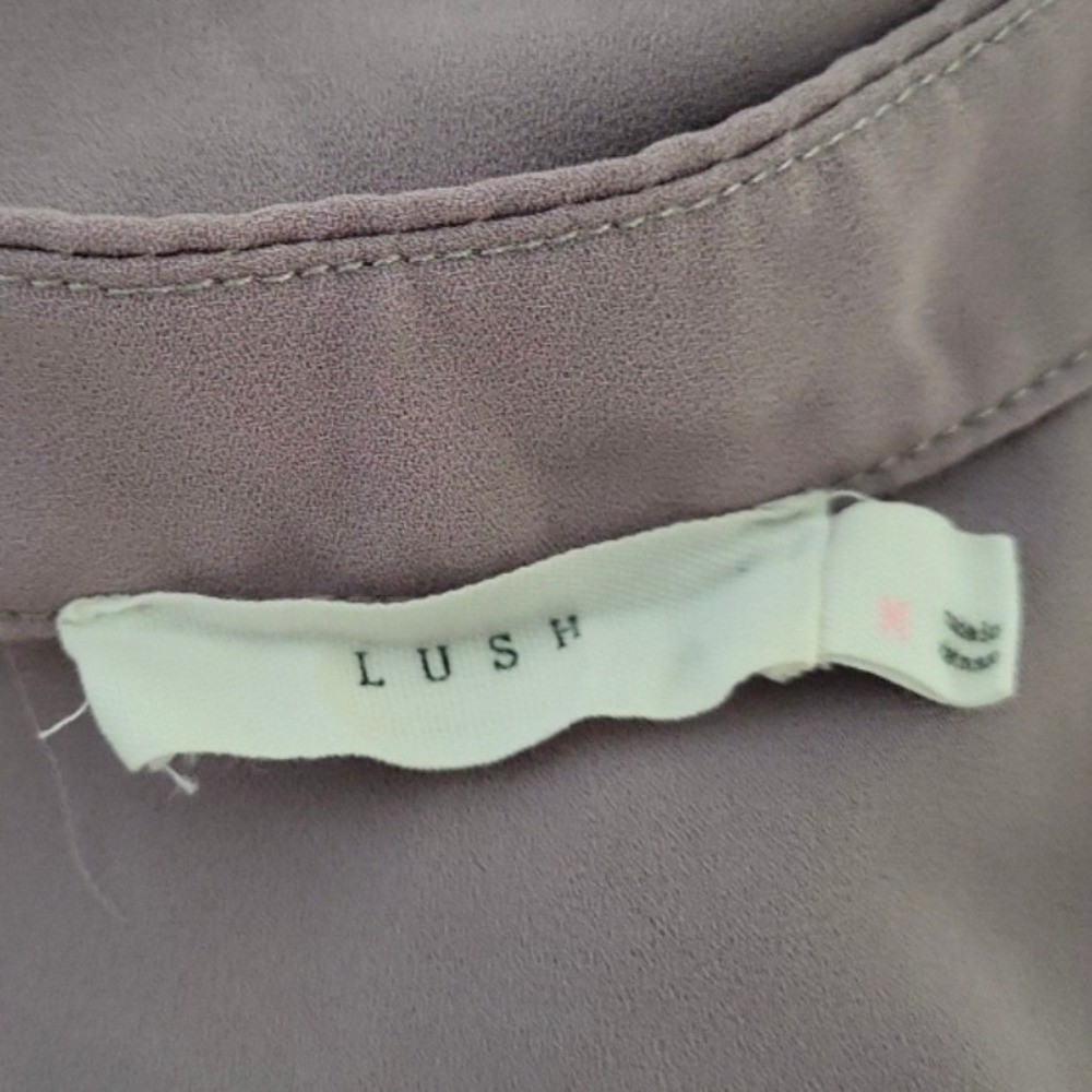 Lush Dusty Mauve Roll Tab Sleeve Split V-Neck Blouse Lavender Relaxed Fit MED - Picture 4 of 4